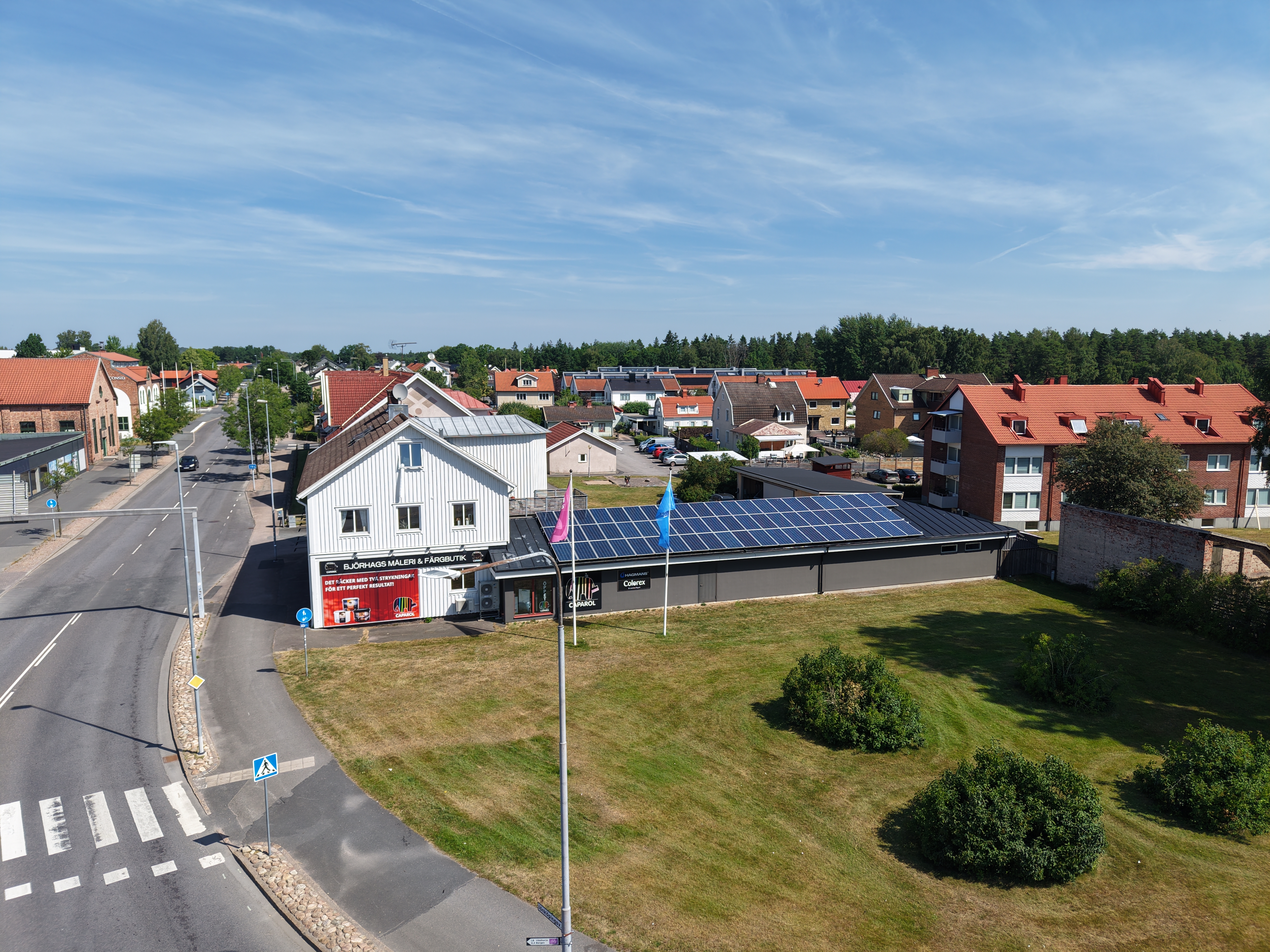Flygvy över Björhags Måleri och Färgbutik med omgivning i Värnamo